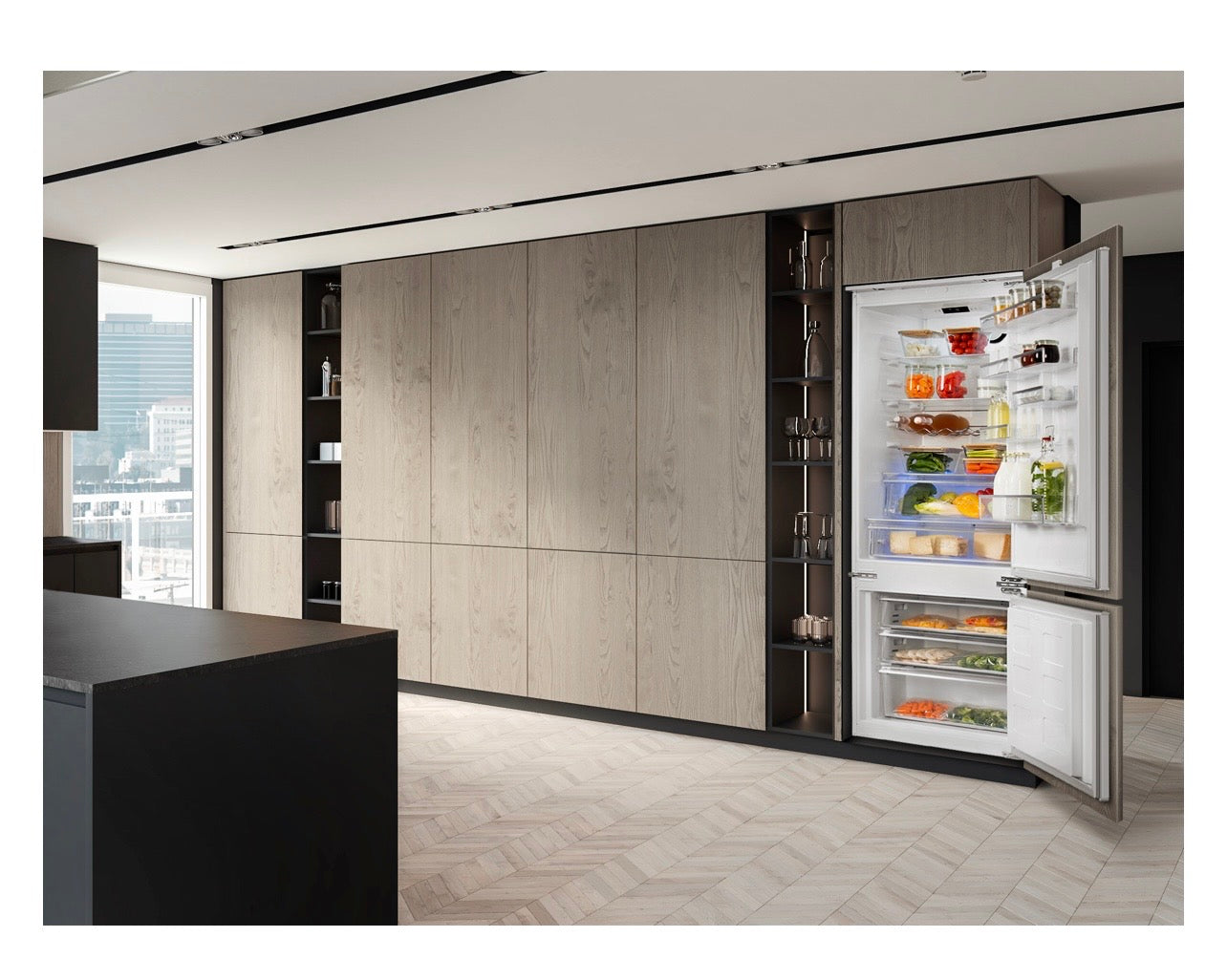 SMEG inbouw koelkast geïntegreerd in houten keuken